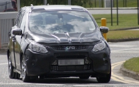 Автомобильным папарацци удалось заснять новый Ford Focus C-MAX (ФОТО)