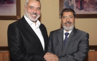Президент Египта пожал руку лидеру ХАМАСа