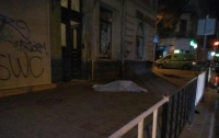 Во Львове женщина упала со второго этажа и погибла