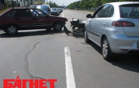 Выезжая с парковки, водитель ВАЗа чуть не убил мотоциклиста