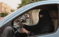 Женщинам в Саудовской Аравии разрешат водить грузовики и мотоциклы