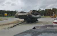 Российский танк добавил проблем некоторым мирным русскоязычным гражданам