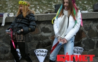 Как одетые FEMEN атаковали Кабмин (ВИДЕО и ФОТО)