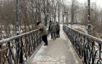 В Киеве восстановили Мост влюбленных