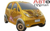 Самый дешевый автомобиль в мире покрыли золотом (ФОТО)