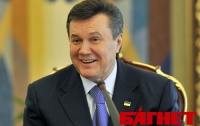 Янукович пожелал украинцам мира, добра и согласия