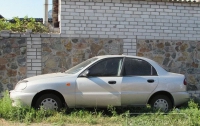 В Запорожье неизвестный расстрелял автомобиль, водитель ранен