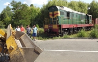 В Виннице трактор остановил движение на железной дороге (ФОТО)