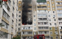 Масштабный пожар под Киевом: горел многоэтажный дом (видео)