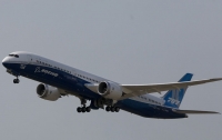 Boeing 787 Dreamliner рисует себя в небе США