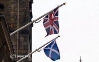 Над резиденцией британского премьера появился флаг Шотландии