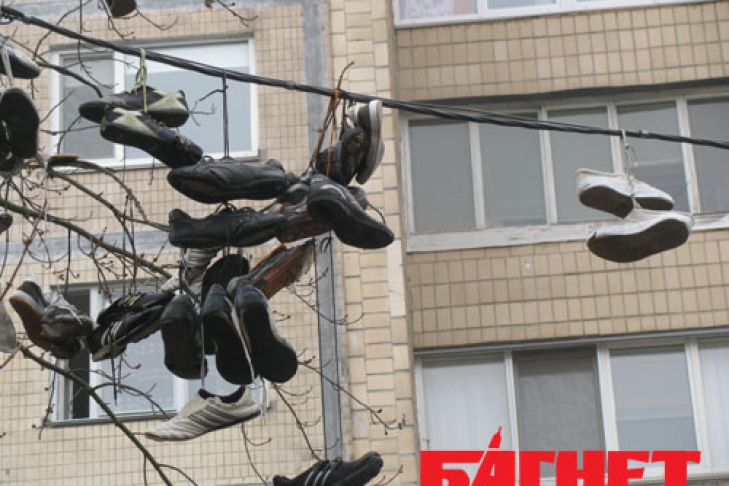 Культура «забрасывания кроссовок» теперь в Киеве (ФОТО)
