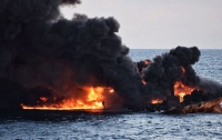 Возле Китая потушили пятно нефтепродуктов от взорвавшегося танкера