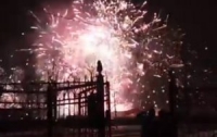 Незапланированный фейерверк и пожар увидели жители Питера (видео)