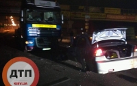 На Киевщине алкаш на иномарке серьезно наехал на фуру