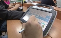 Московские школы переходят на электронные учебники
