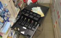 В центре Киева на глазах у фармацевта иностранец ограбил аптеку