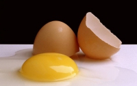 Ученые советуют пить сырые яйца, чтобы не стареть