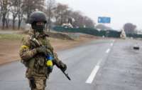 В результате очередных обстрелов на Донбассе был ранен украинский боец