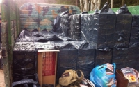 На Буковине задержали автомобиль с сорока ящиками контрабандных сигарет