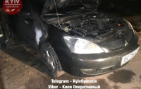 В Киеве подожгли автомобиль журналиста и оставили послание (видео)