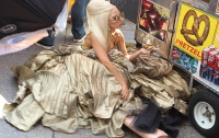 Леди Гага разучилась ходить (ФОТО)