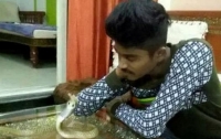 В Индии подросток умер после селфи с коброй
