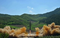 С восточного побережья КНДР запустили два неустановленных снаряда