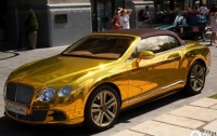 В Донецке «засекли» золотой Bentley