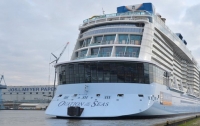 Во Франции спустили на воду крупнейший круизный лайнер