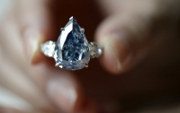 Самый большой голубой бриллиант в мире продан за $23,8 млн.