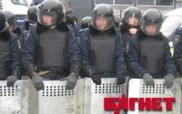 Оппозиция требует убрать войска и «Беркут» из центра Киева