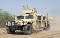 Стало известно о разработке гибридной версии культового военного автомобиля Humvee
