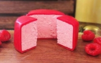 Британцы создали розовый сыр со вкусом игристого вина