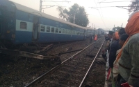 Поезд сошел с рельсов в Индии, есть погибшие