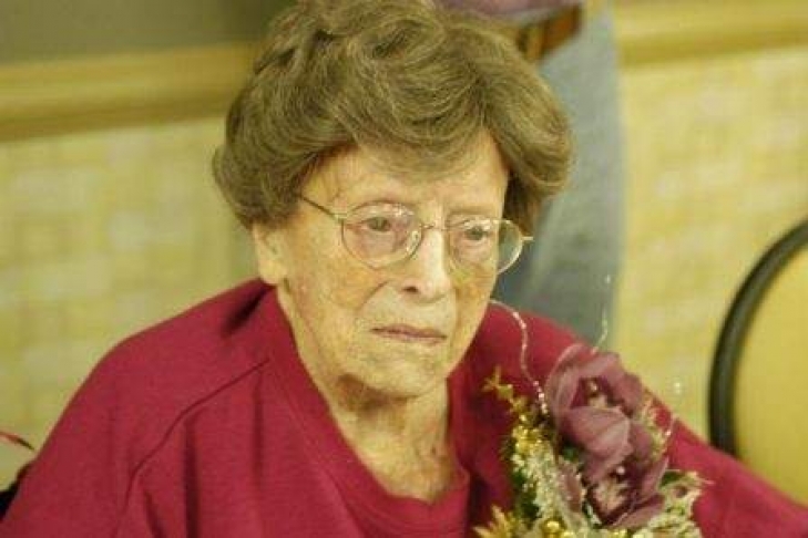 Стрижки для бабушек. Обычная женщина 40 лет. Красивая пожилая женщина. Женщина 40 лет. Женщинам 114 лет.