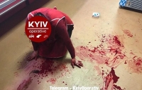 Лужи крови: В Киеве произошло жестокое нападение на продавщицу