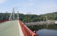 В Киеве парень погиб, сорвавшись с опоры Пешеходного моста
