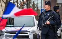 В Париже вооруженный мужчина атаковал прохожих