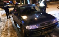 Под угрозой ножа: трое мужчин напали на таксиста и угнали его автомобиль