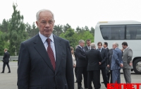 Азарову показали средство защиты дорог от «перебравших» автопоездов (ФОТО)