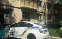 Скрежет металла и крик: в Киеве женщина выпала из окна