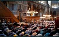 В Святой Софии впервые почти за 90 лет был совершен намаз в честь Курбан-байрама