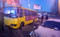 В Одессе легковушка врезалась в маршрутку с людьми