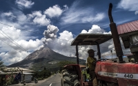 Тысячи туристов не могут вернуться домой из-за извержения вулкана на Бали