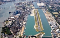Через найденный в Темзе снаряд в Лондоне закрыли аэропорт