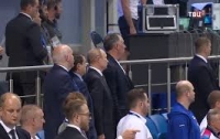 Путин стоя послушал гимн Украины (видео)