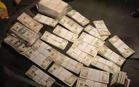 Злоумышленники хотели продать в Киеве более 200 тысяч фальшивых долларов