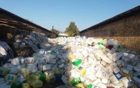В Киевской области предприятие продавало опасную тару из-под химикатов