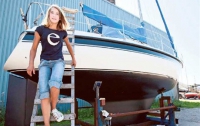 14-летняя девочка в одиночку отправилась вокруг света на яхте 
